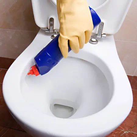 Cleaning your toilet tank